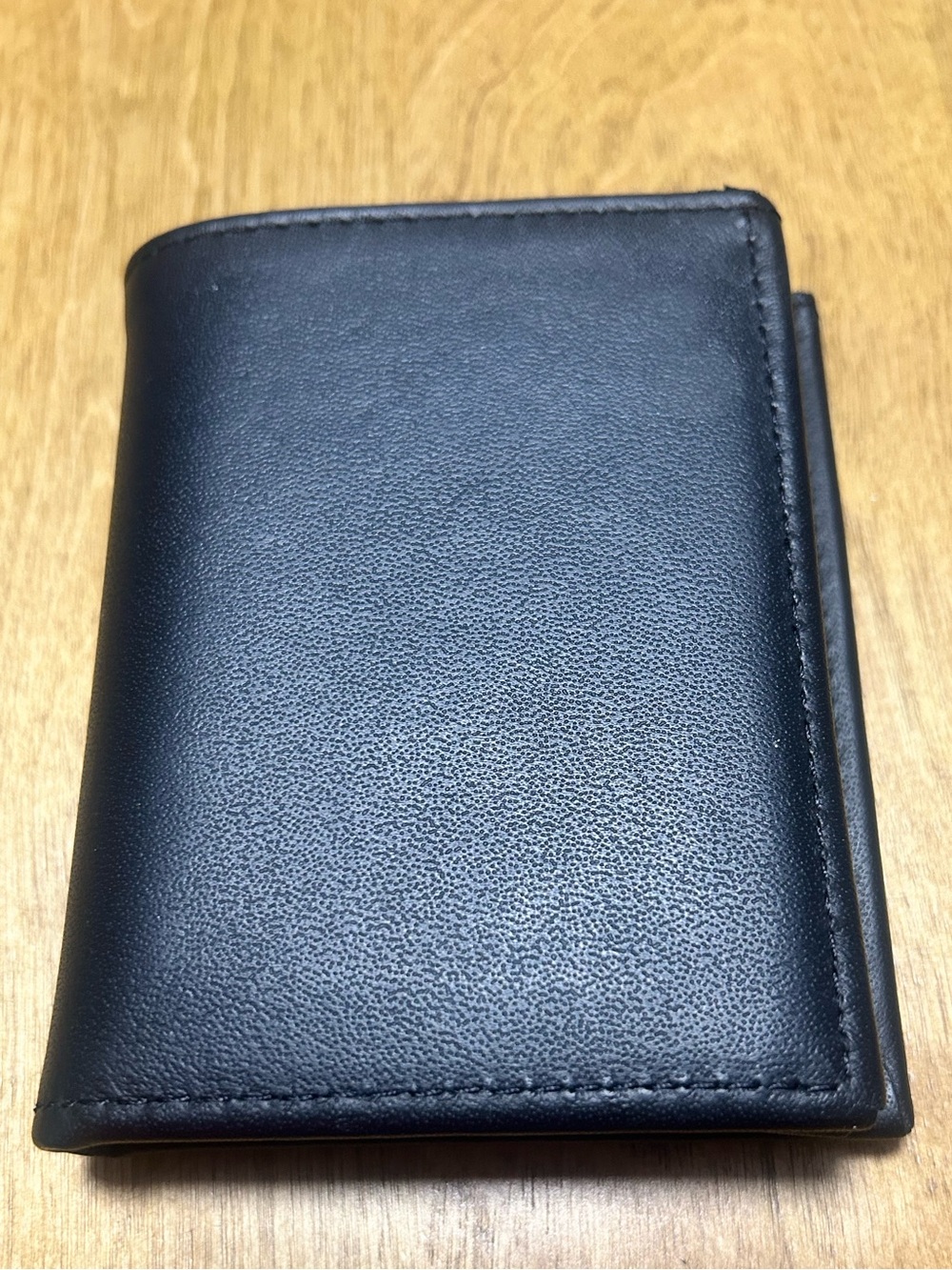 Men's Perfect Fit Genuine Black Leather Bi-Fold Badge Wallet - Classic Style
